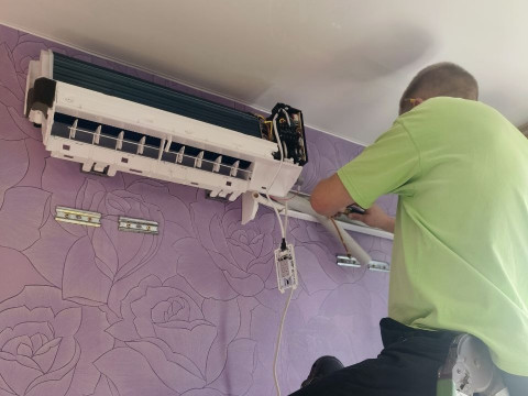 Монтаж кондиционера Loriot Neon 09 и системы увлажнения Ballu Nebulaizer — профессиональная установка от бригады №1 компании «Буран Климат»