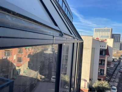 Монтаж системы антиобледенения с греющим кабелем на здании будущего банка — проект для строительной компании «АВАНТА» Монтаж системы антиобледенения с греющим кабелем на здании будущего банка — проект для строительной компании «АВАНТА»