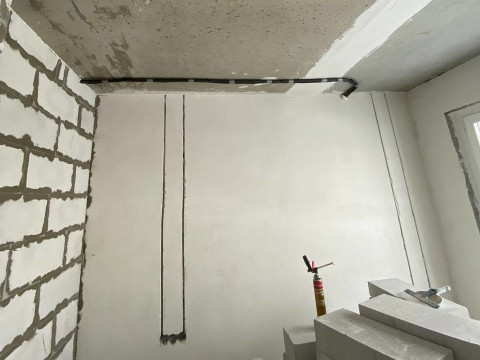 Профессиональный предмонтаж магистралей под два кондиционера HISENSE на Островского 195/5 — работа нашей штатной бригады «Буран»