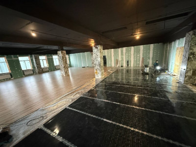 Профессиональный монтаж 130 м² плёнки HEAT ECO SKY DIAMOND PTC310 и укладка 270 м² ламината в танцевальной школе Сергея в Новосибирске