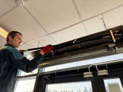 Ремонт тепловой завесы ИЗТТ в магазине «Пятёрочка» в Томске — сервисная бригада компании «Буран»